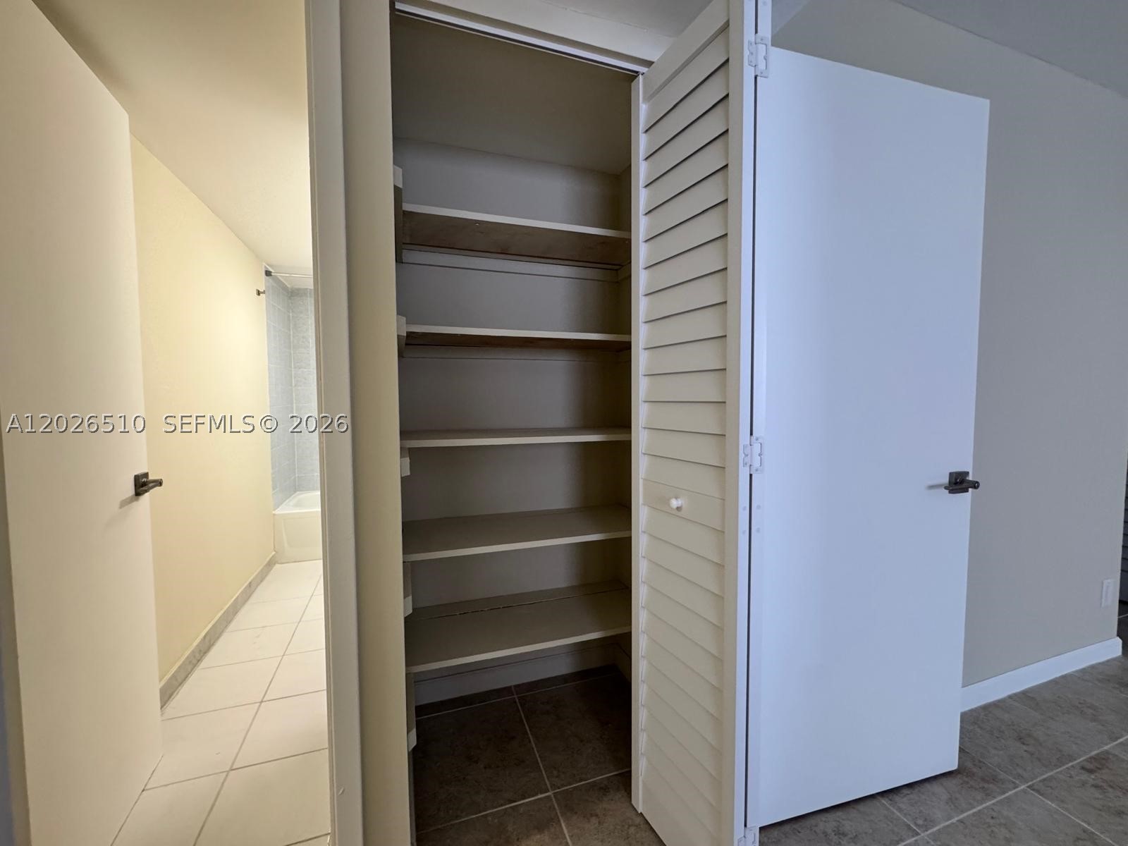 401 Golden Isles Dr #614, Hallandale Beach FL 33009