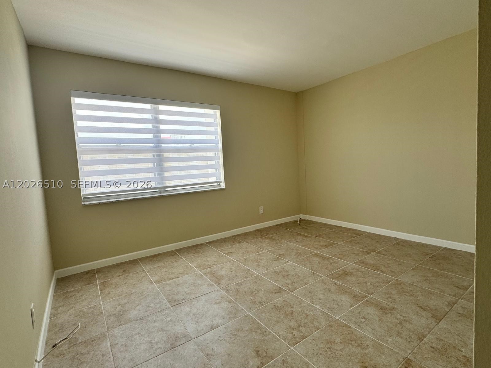 401 Golden Isles Dr #614, Hallandale Beach FL 33009