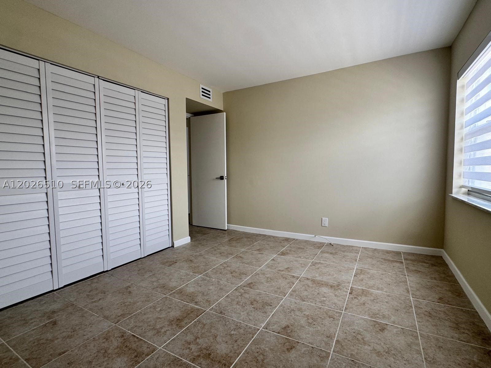 401 Golden Isles Dr #614, Hallandale Beach FL 33009