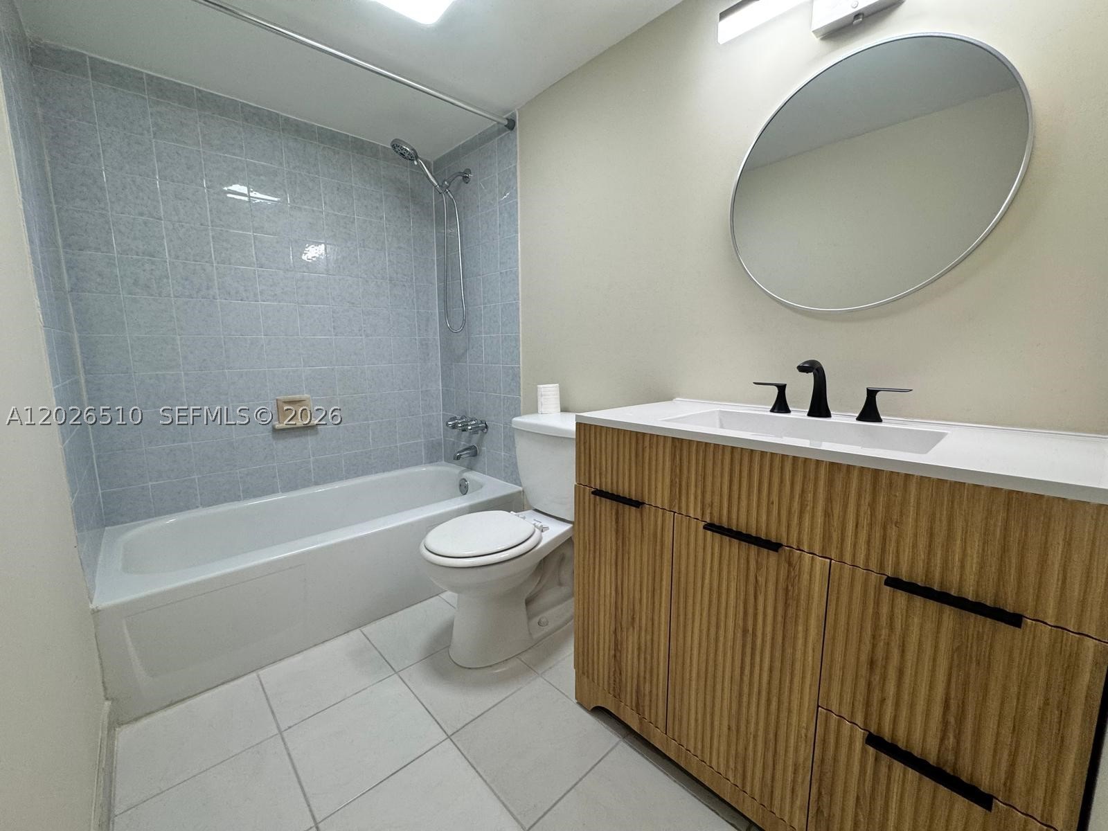 401 Golden Isles Dr #614, Hallandale Beach FL 33009