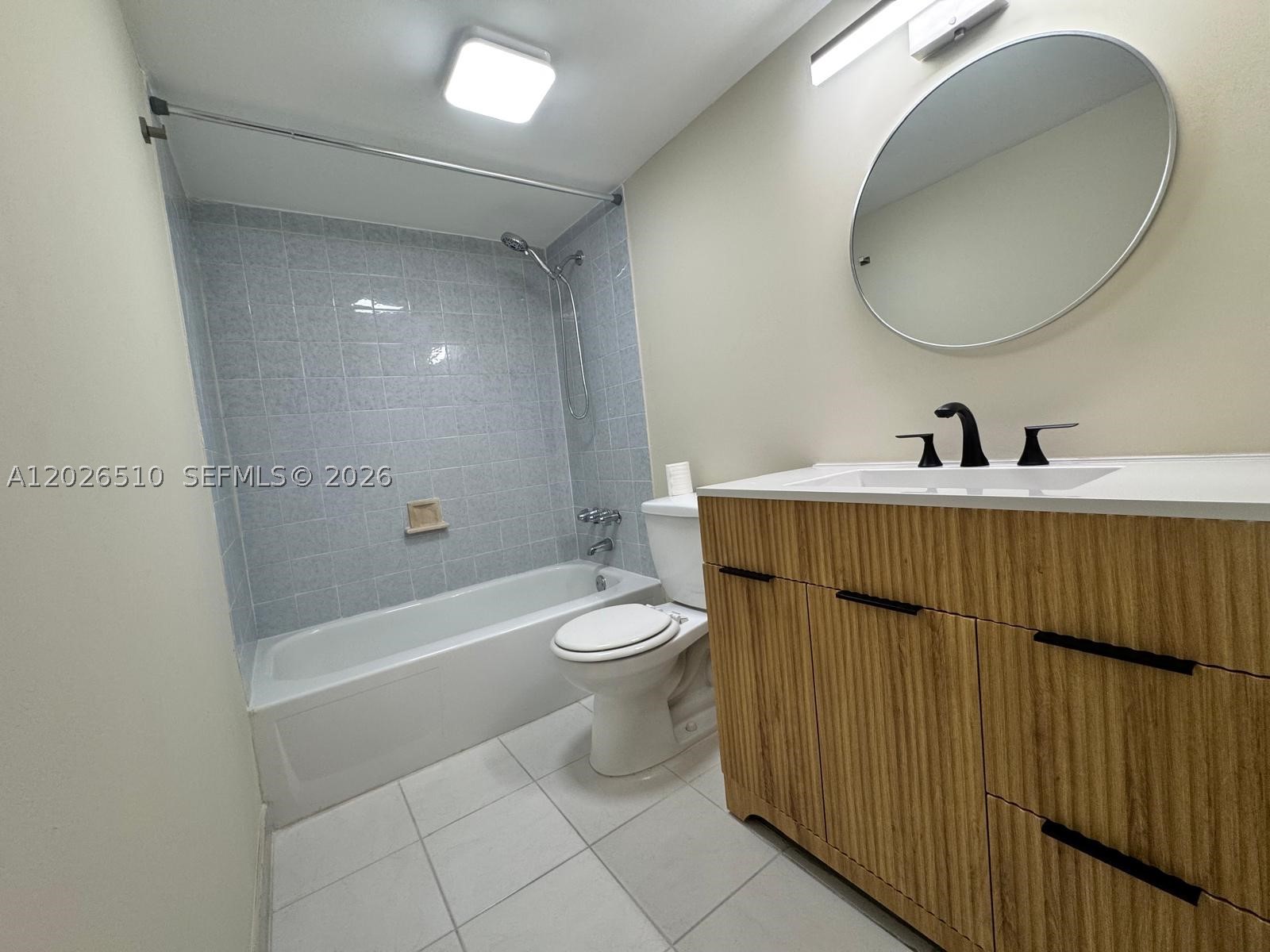 401 Golden Isles Dr #614, Hallandale Beach FL 33009