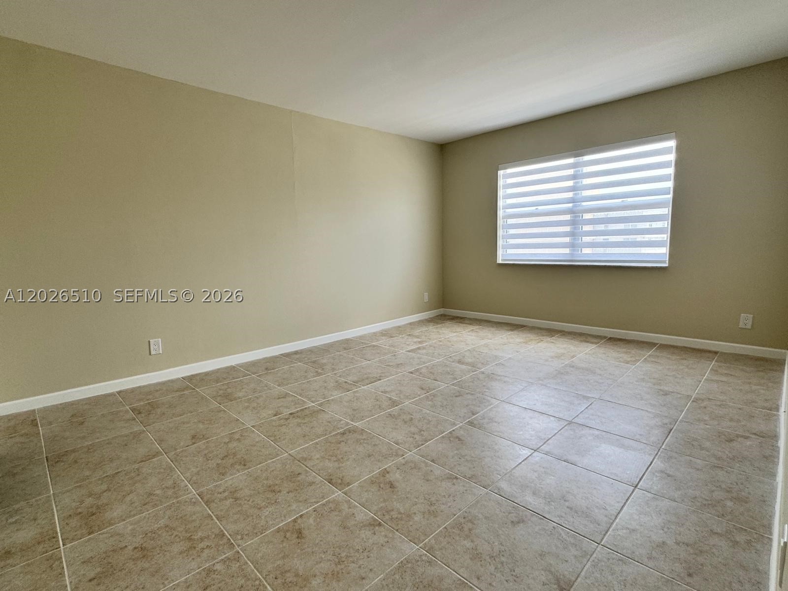 401 Golden Isles Dr #614, Hallandale Beach FL 33009