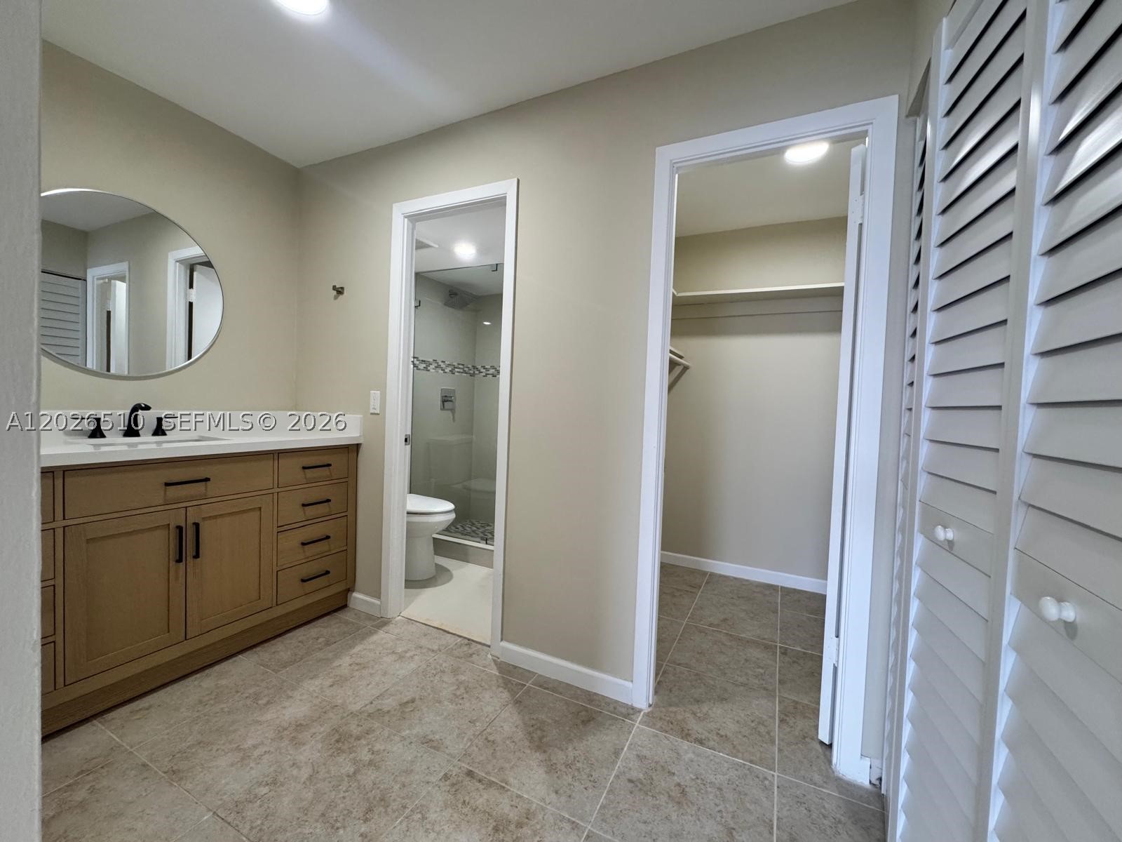 401 Golden Isles Dr #614, Hallandale Beach FL 33009