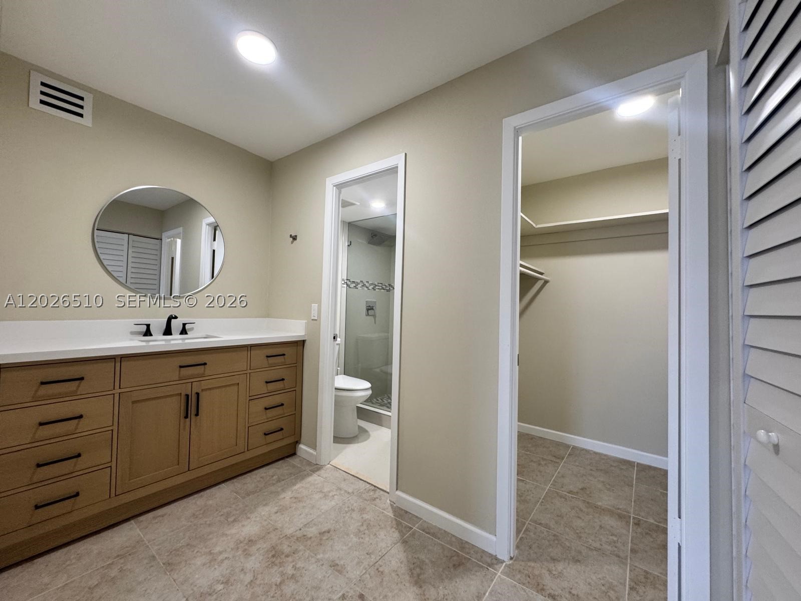 401 Golden Isles Dr #614, Hallandale Beach FL 33009