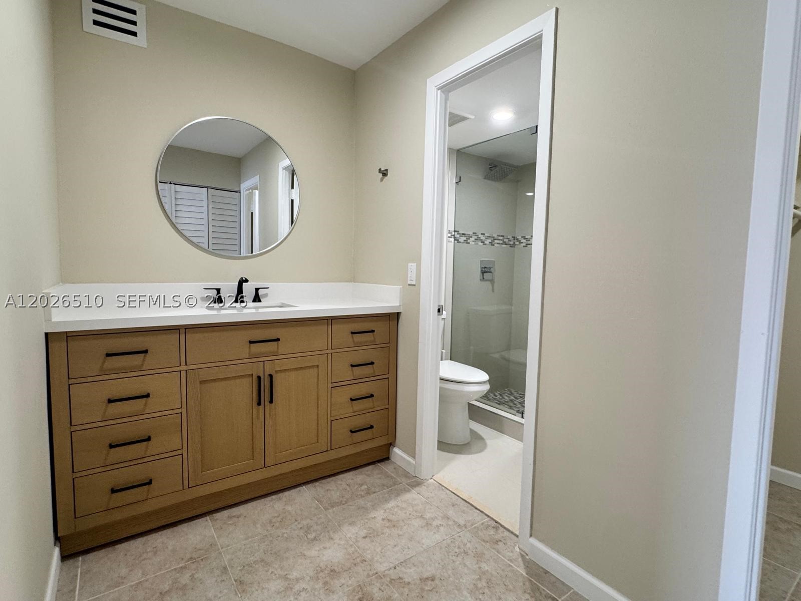 401 Golden Isles Dr #614, Hallandale Beach FL 33009