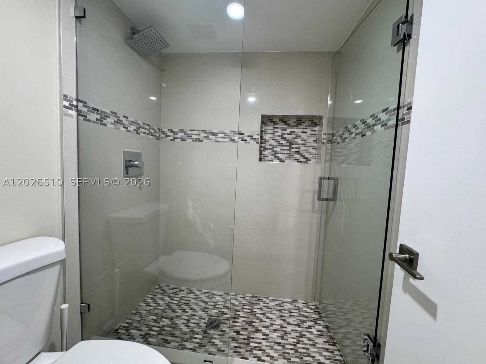 401 Golden Isles Dr #614, Hallandale Beach FL 33009
