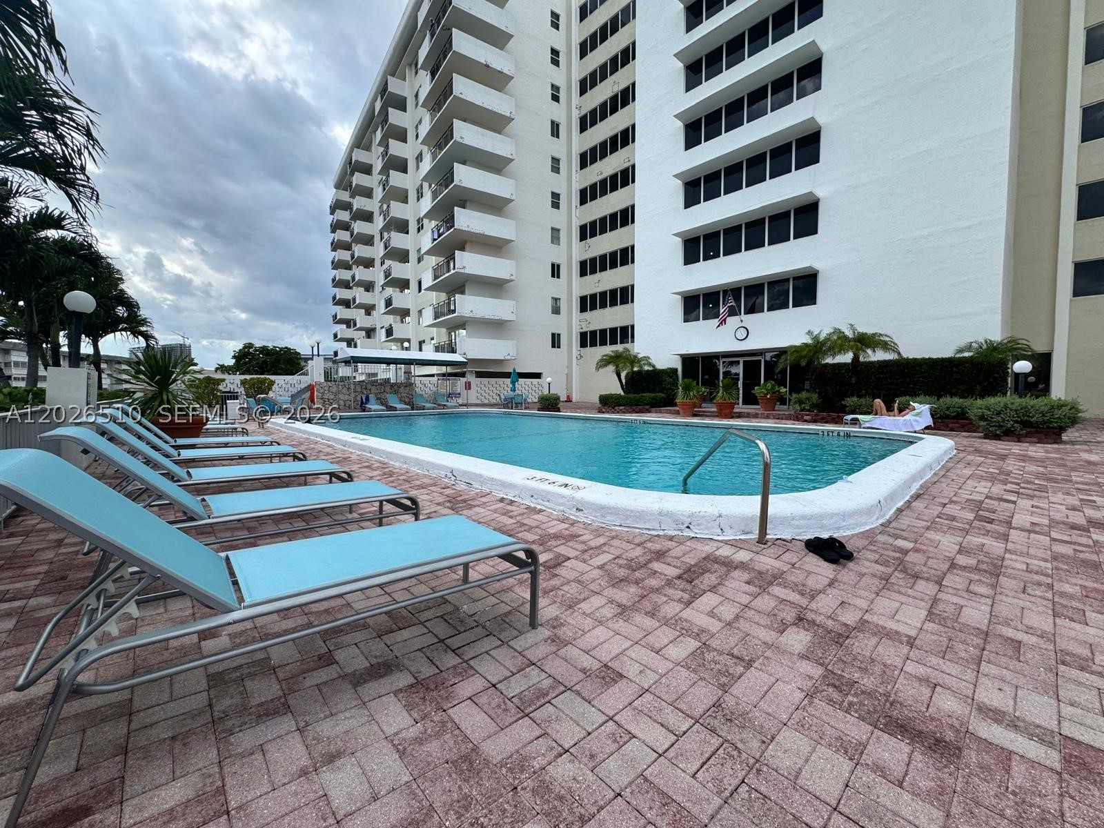 401 Golden Isles Dr #614, Hallandale Beach FL 33009