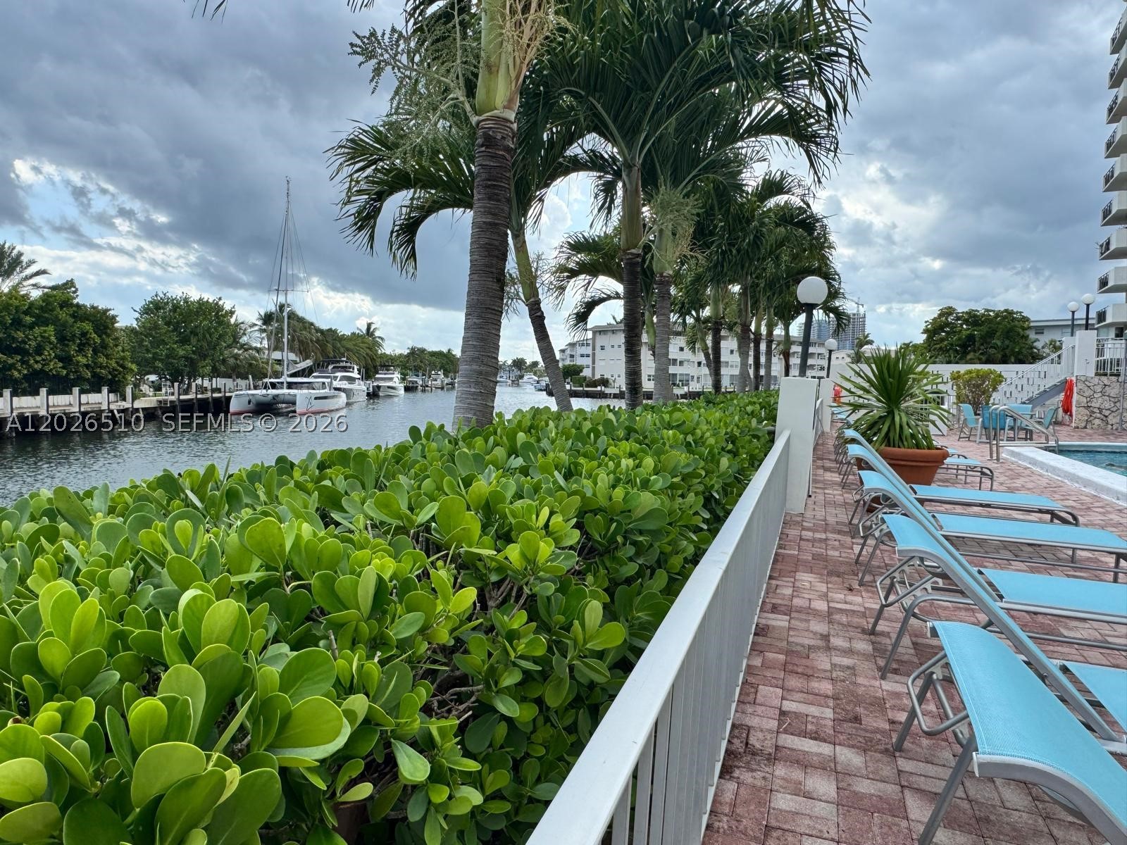 401 Golden Isles Dr #614, Hallandale Beach FL 33009