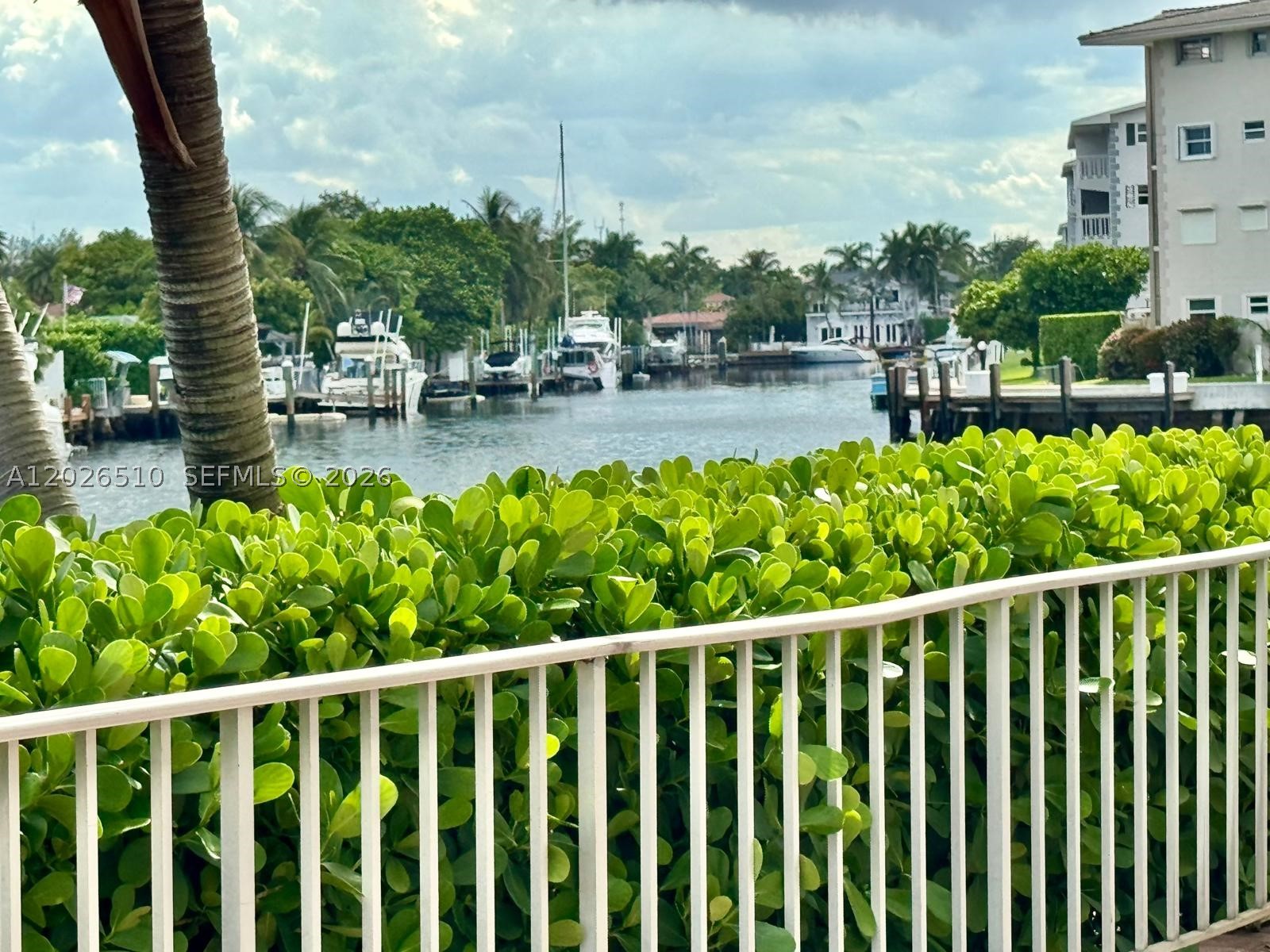 401 Golden Isles Dr #614, Hallandale Beach FL 33009