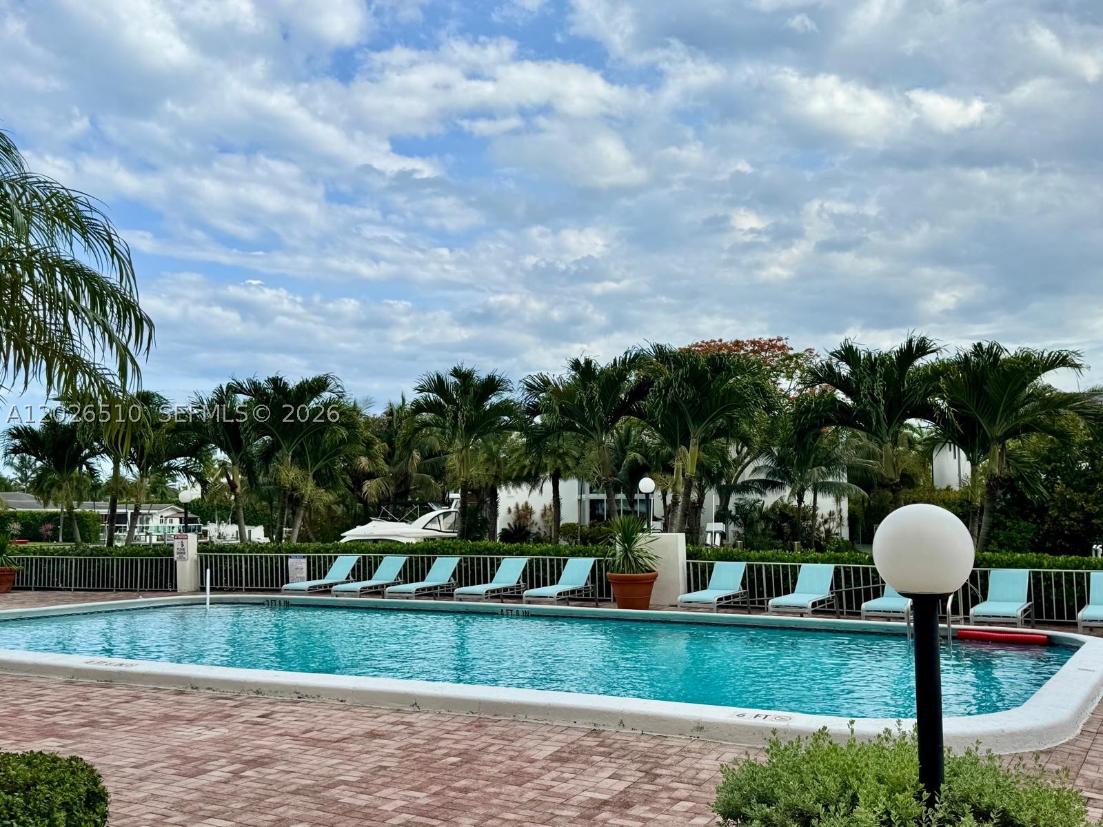 401 Golden Isles Dr #614, Hallandale Beach FL 33009