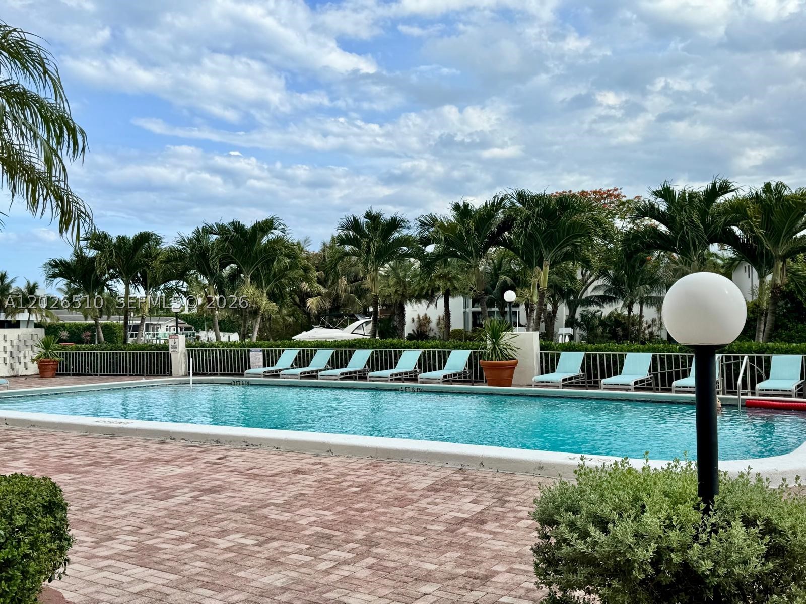 401 Golden Isles Dr #614, Hallandale Beach FL 33009