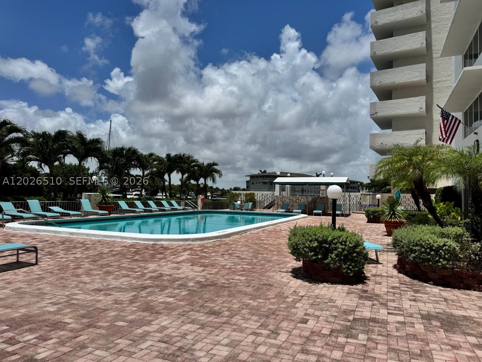 401 Golden Isles Dr #614, Hallandale Beach FL 33009