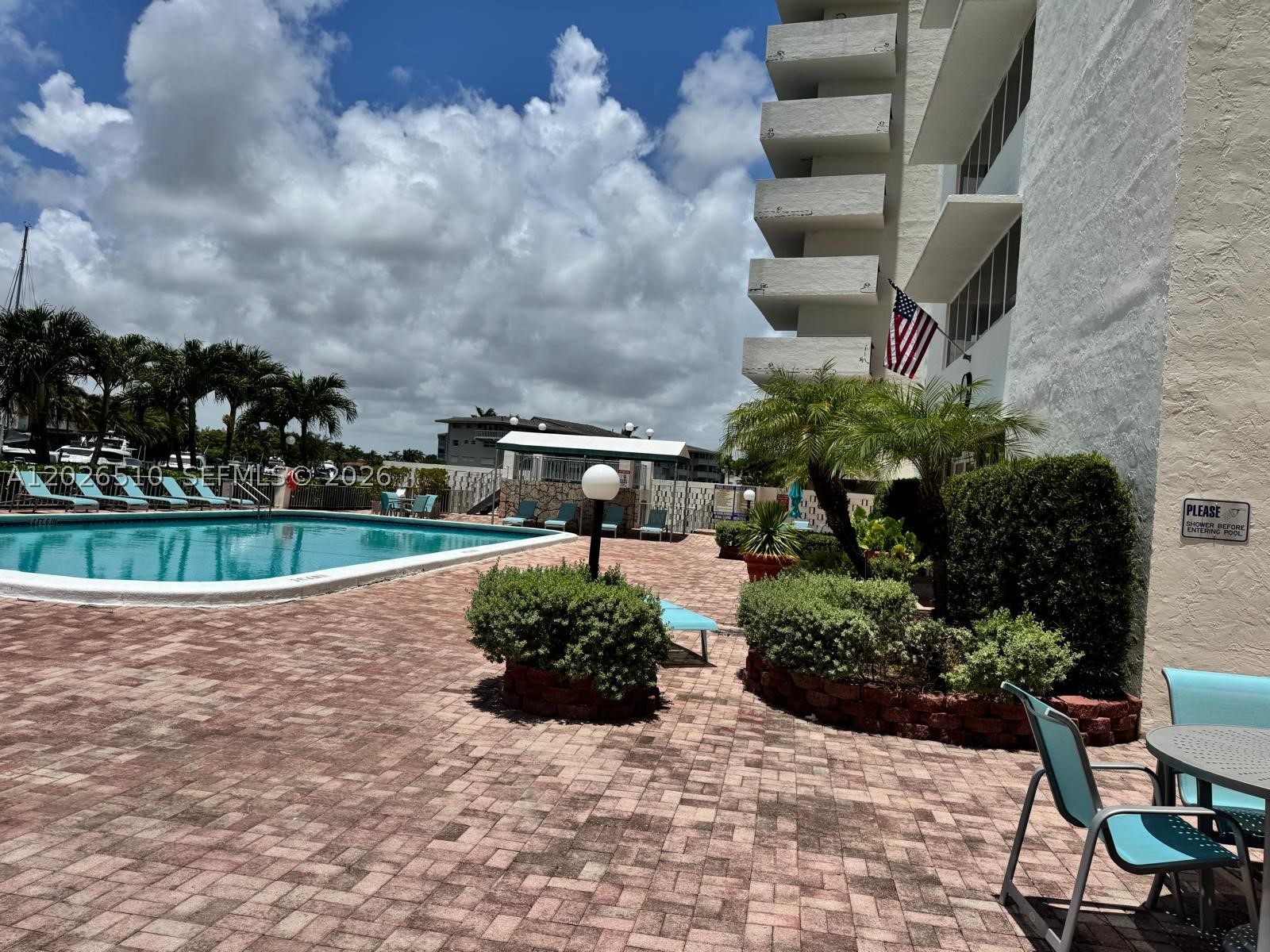 401 Golden Isles Dr #614, Hallandale Beach FL 33009