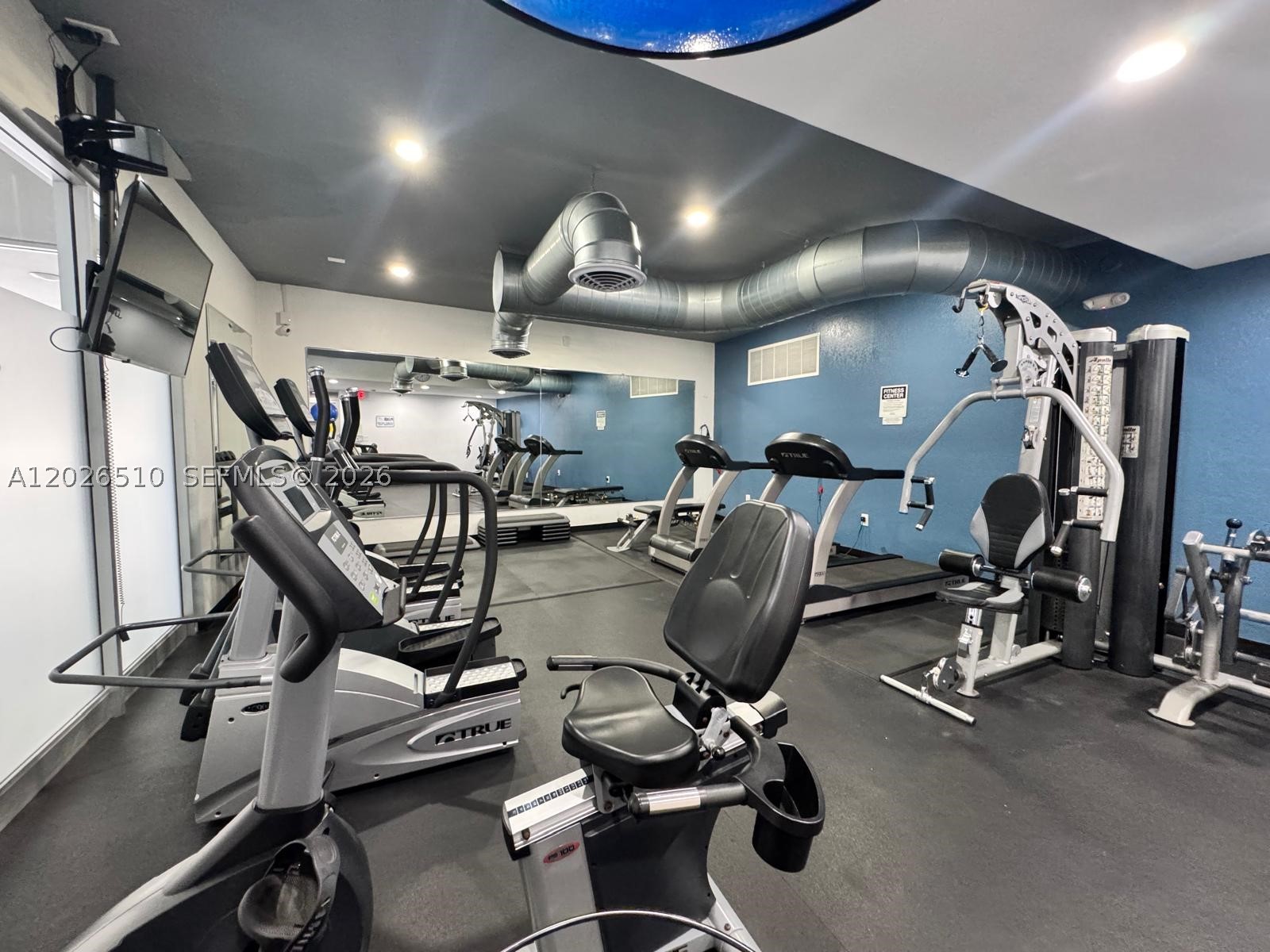 401 Golden Isles Dr #614, Hallandale Beach FL 33009