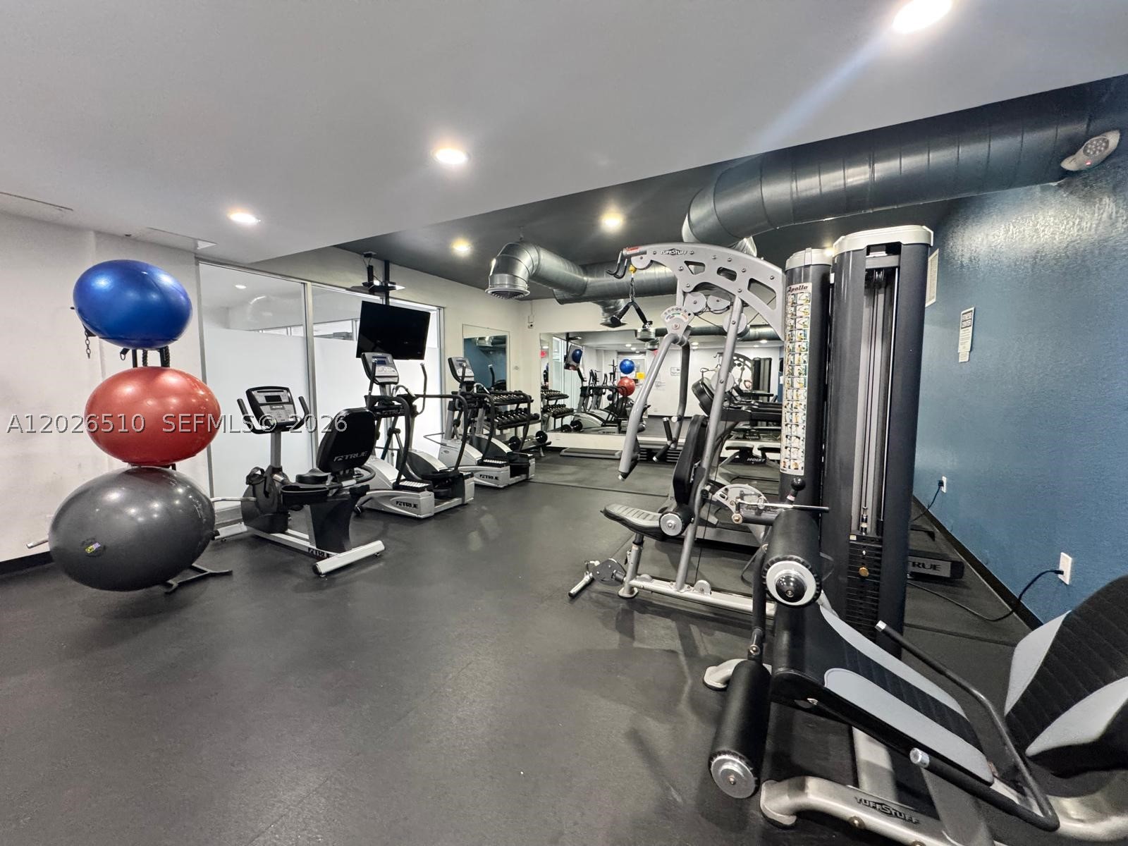 401 Golden Isles Dr #614, Hallandale Beach FL 33009