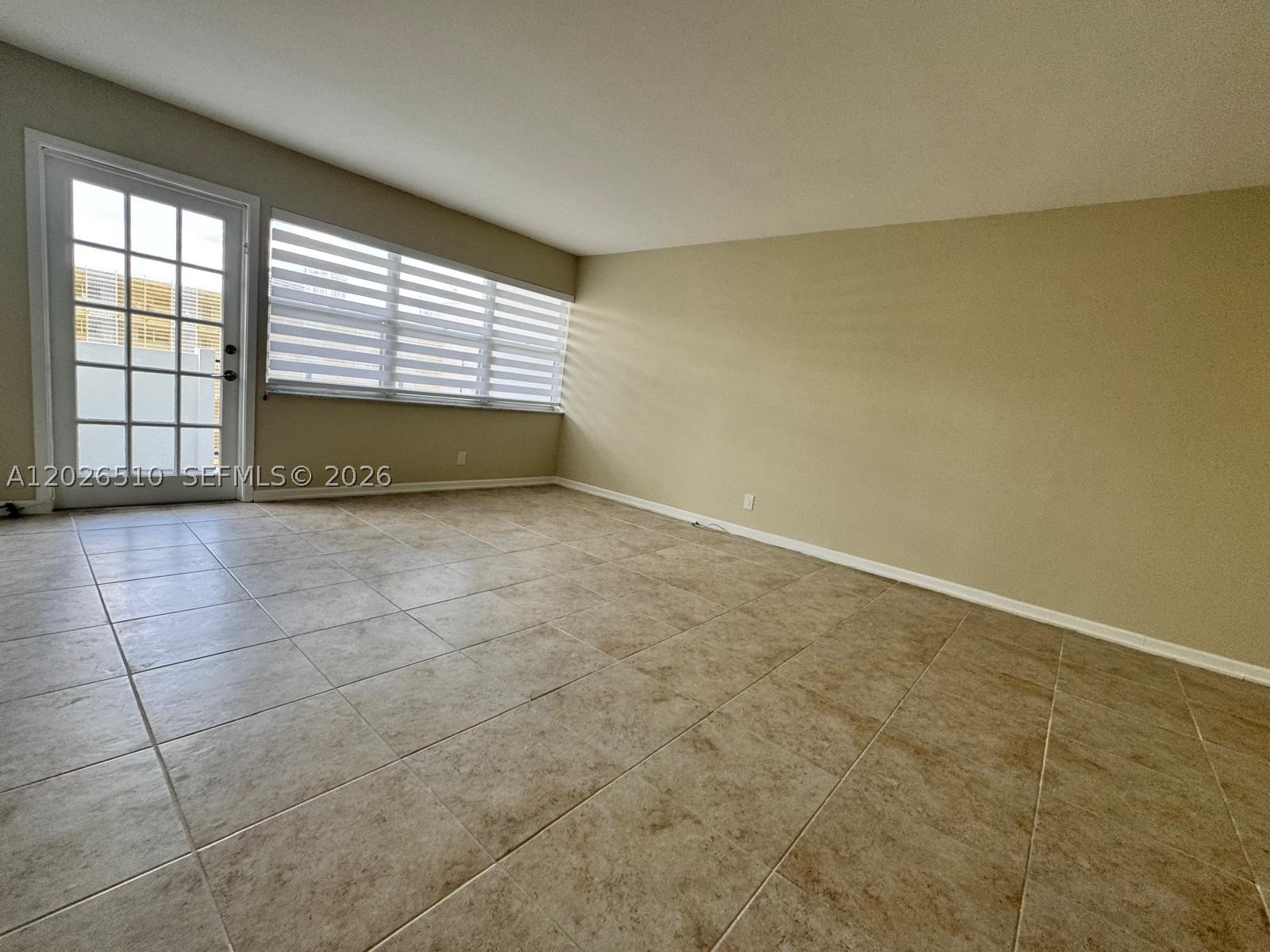 401 Golden Isles Dr #614, Hallandale Beach FL 33009