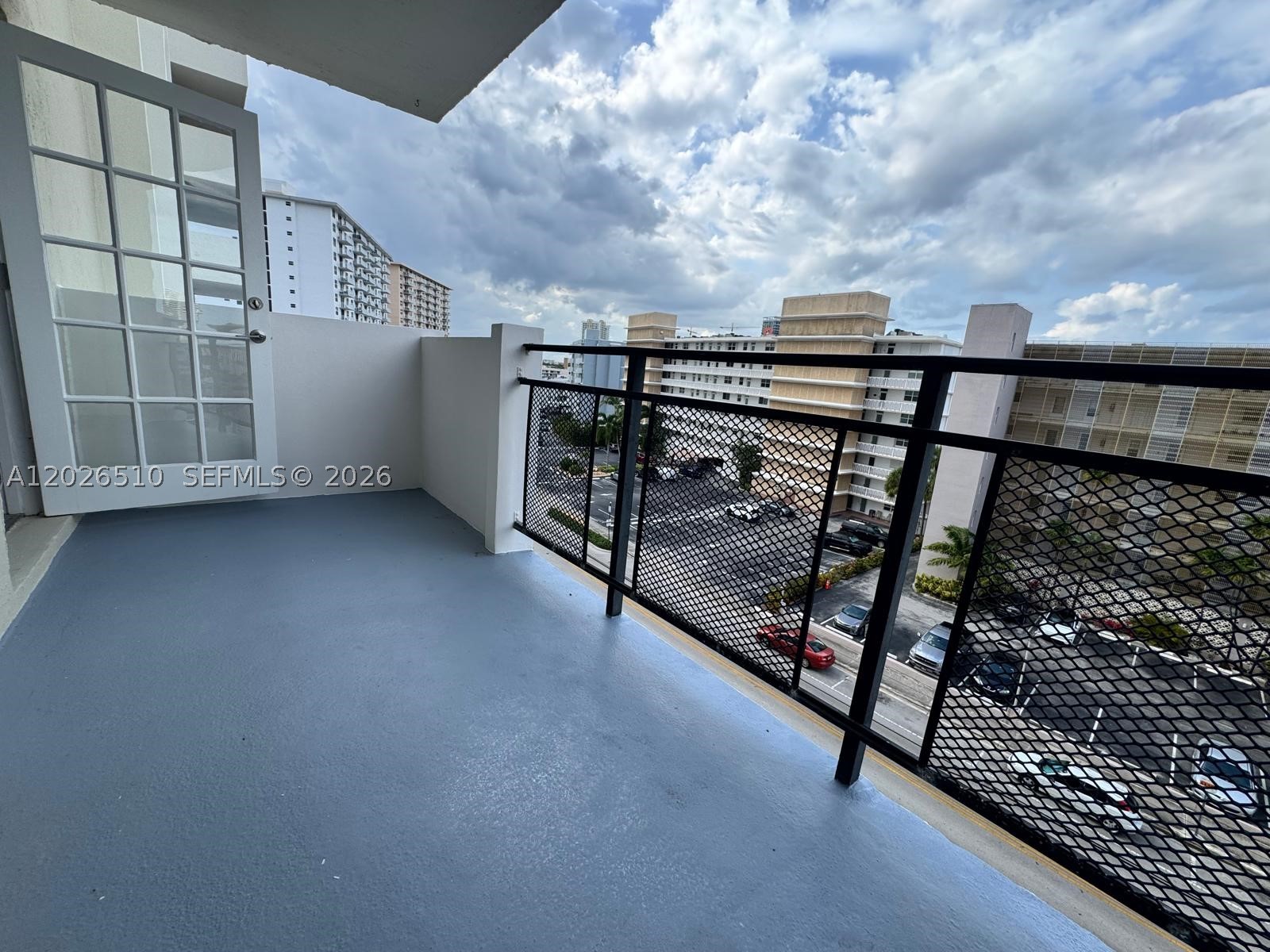 401 Golden Isles Dr #614, Hallandale Beach FL 33009