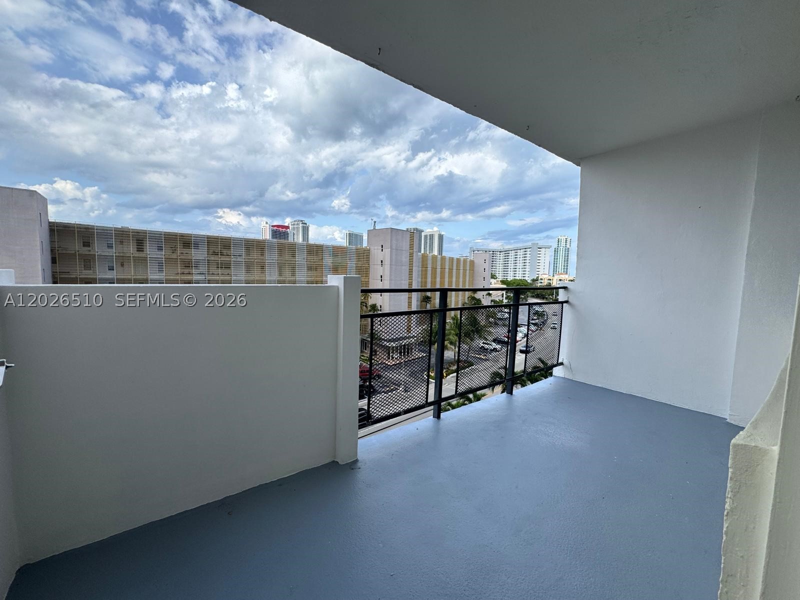 401 Golden Isles Dr #614, Hallandale Beach FL 33009