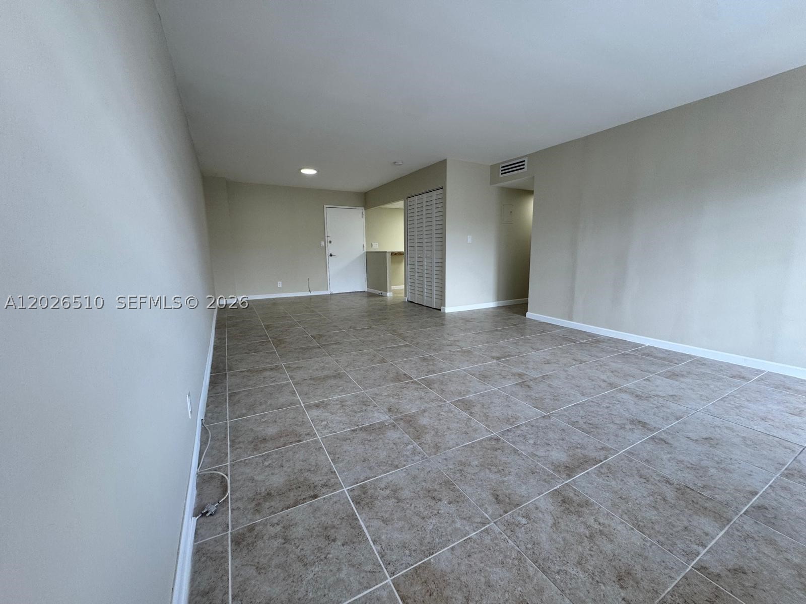 401 Golden Isles Dr #614, Hallandale Beach FL 33009