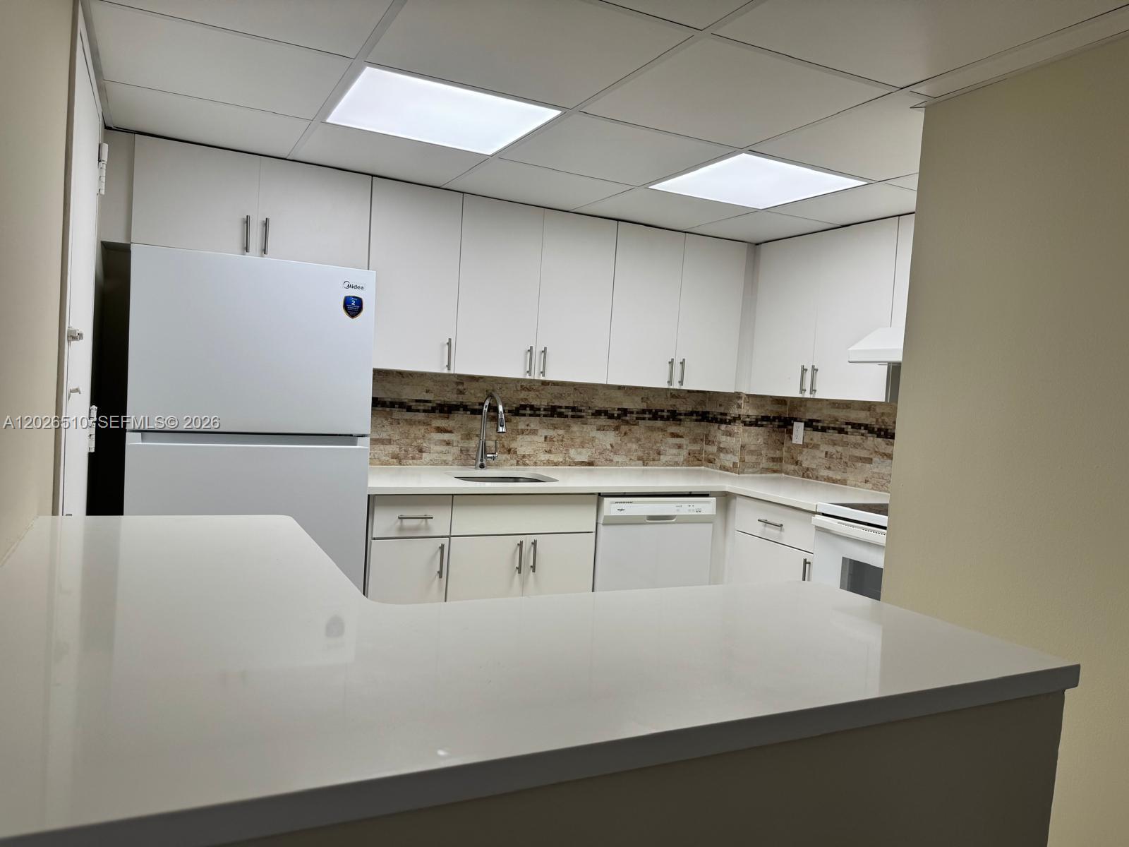 401 Golden Isles Dr #614, Hallandale Beach FL 33009