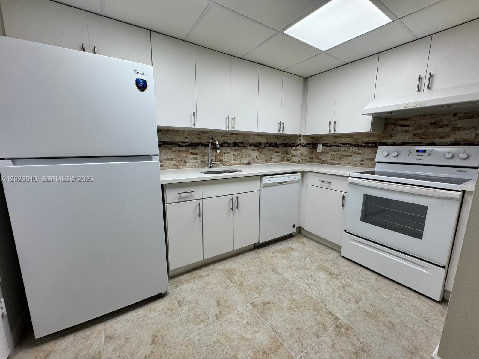 401 Golden Isles Dr #614, Hallandale Beach FL 33009