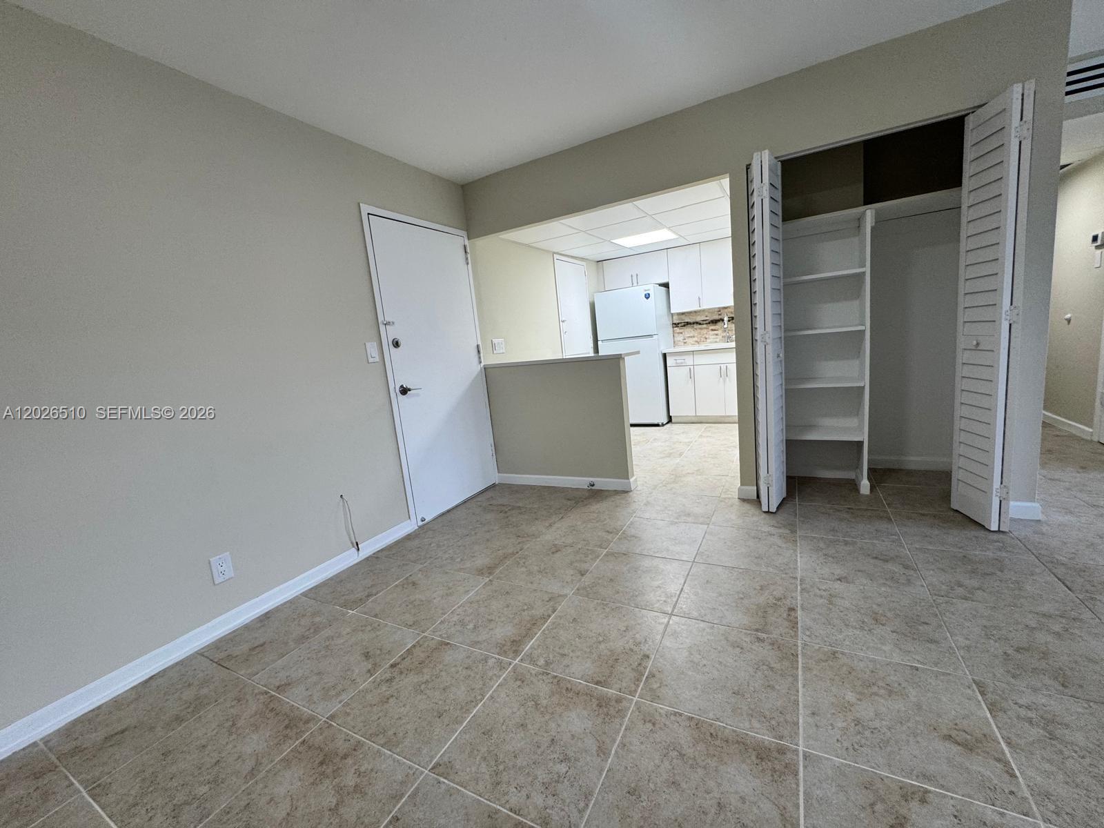 401 Golden Isles Dr #614, Hallandale Beach FL 33009