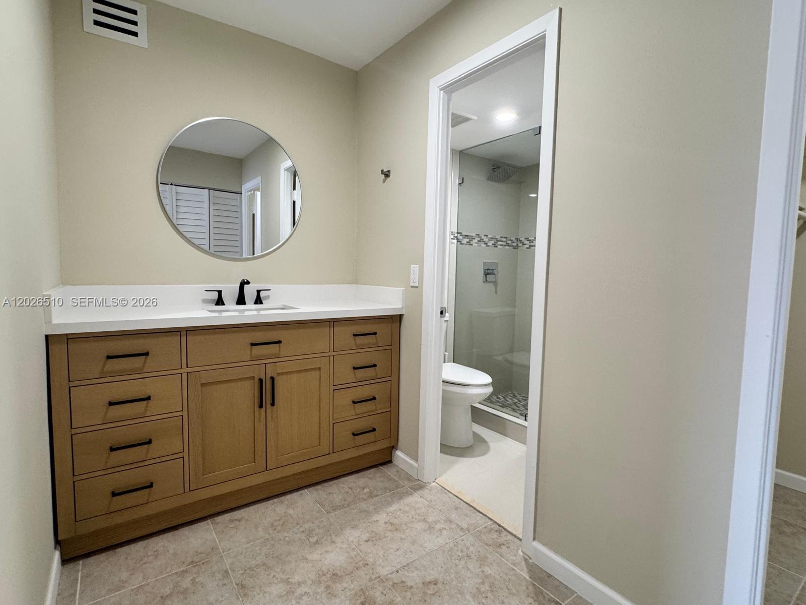 401 Golden Isles Dr #614, Hallandale Beach FL 33009