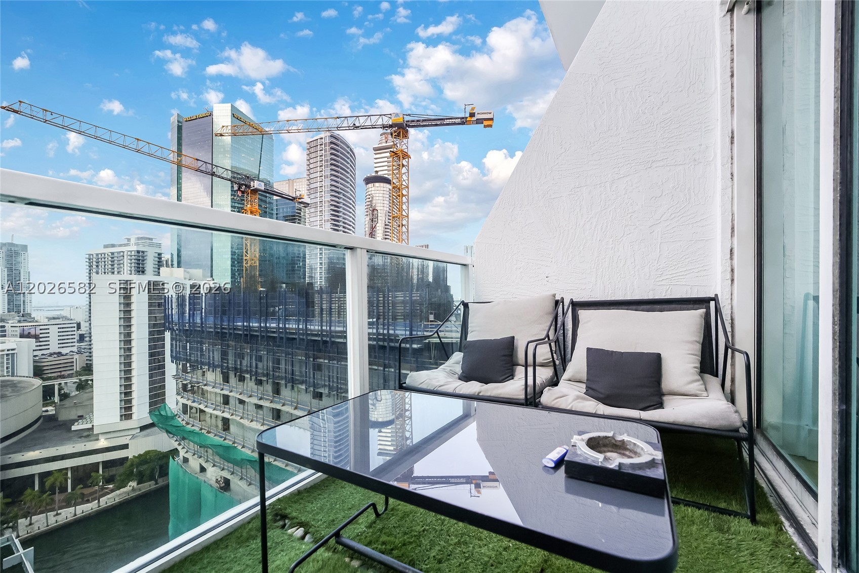 41 SE 5th St #1303, Miami FL 33131