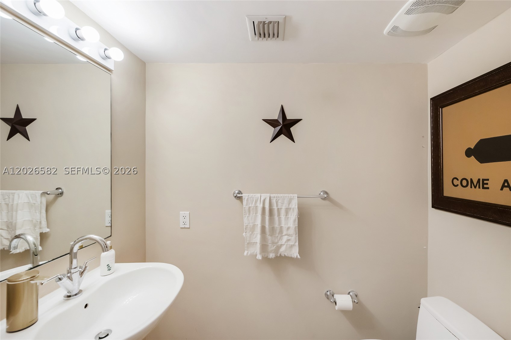41 SE 5th St #1303, Miami FL 33131