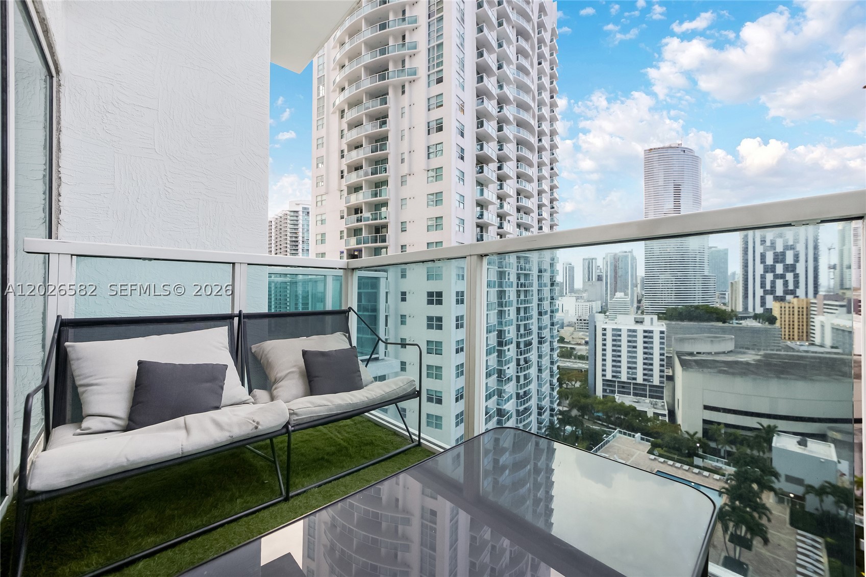 41 SE 5th St #1303, Miami FL 33131