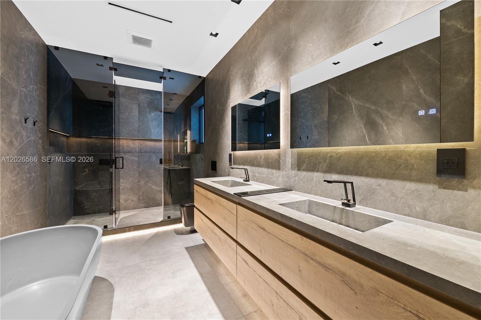 3294 NE 211th Ter, Aventura FL 33180