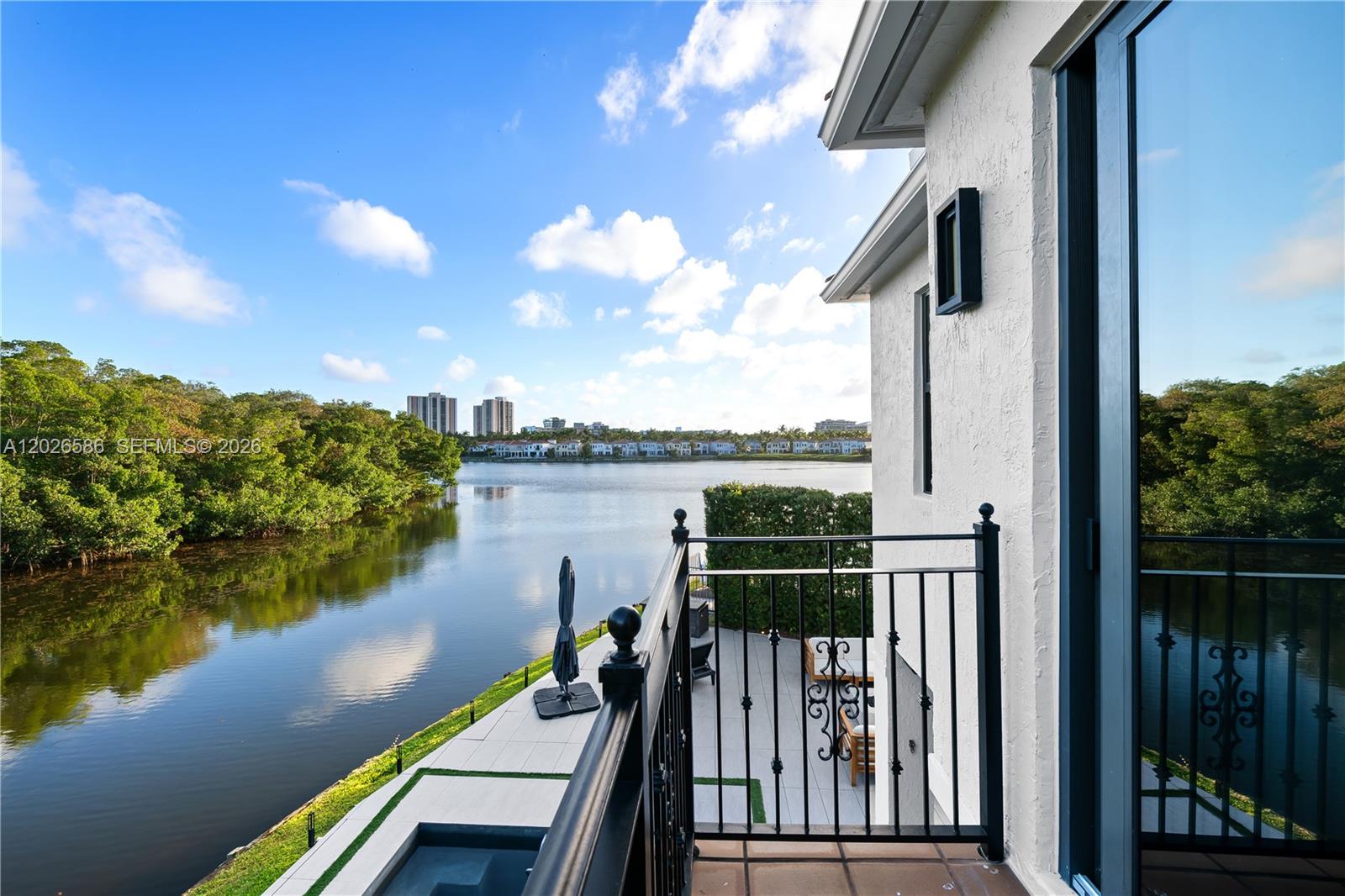 3294 NE 211th Ter, Aventura FL 33180