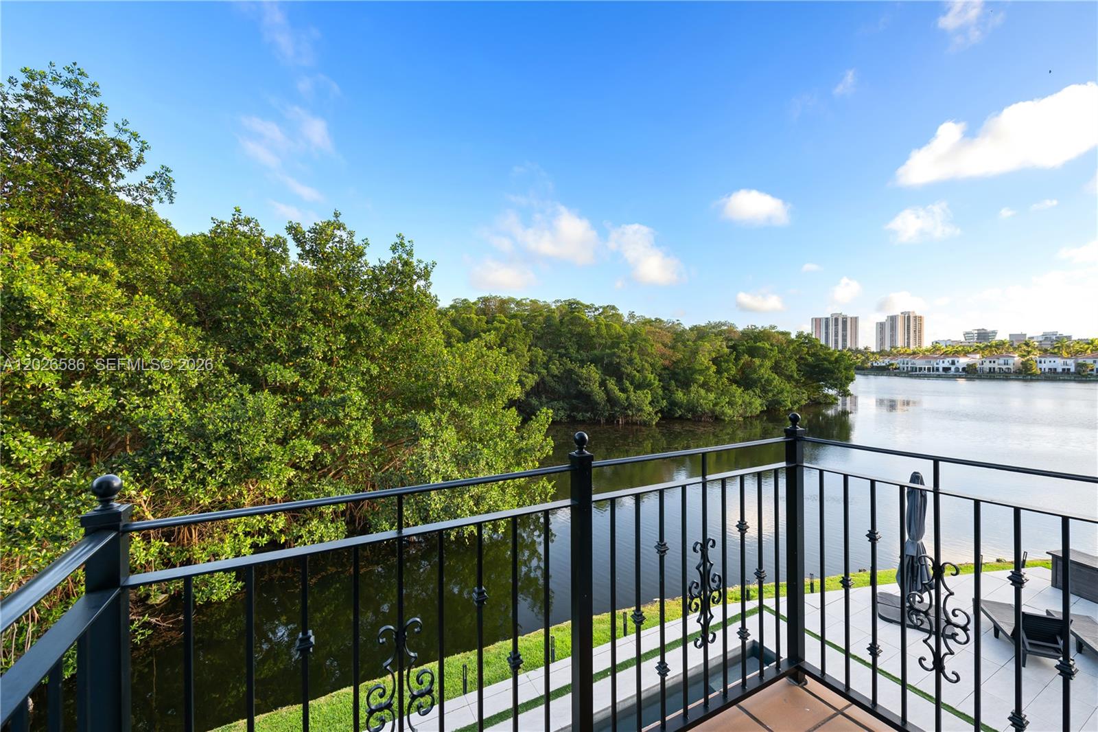 3294 NE 211th Ter, Aventura FL 33180
