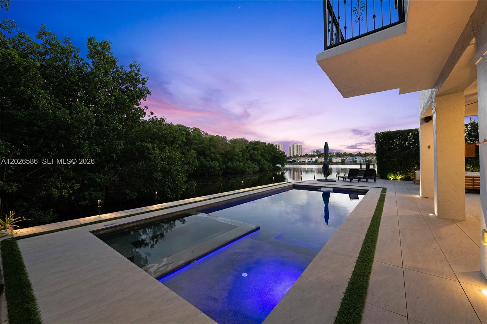 3294 NE 211th Ter, Aventura FL 33180