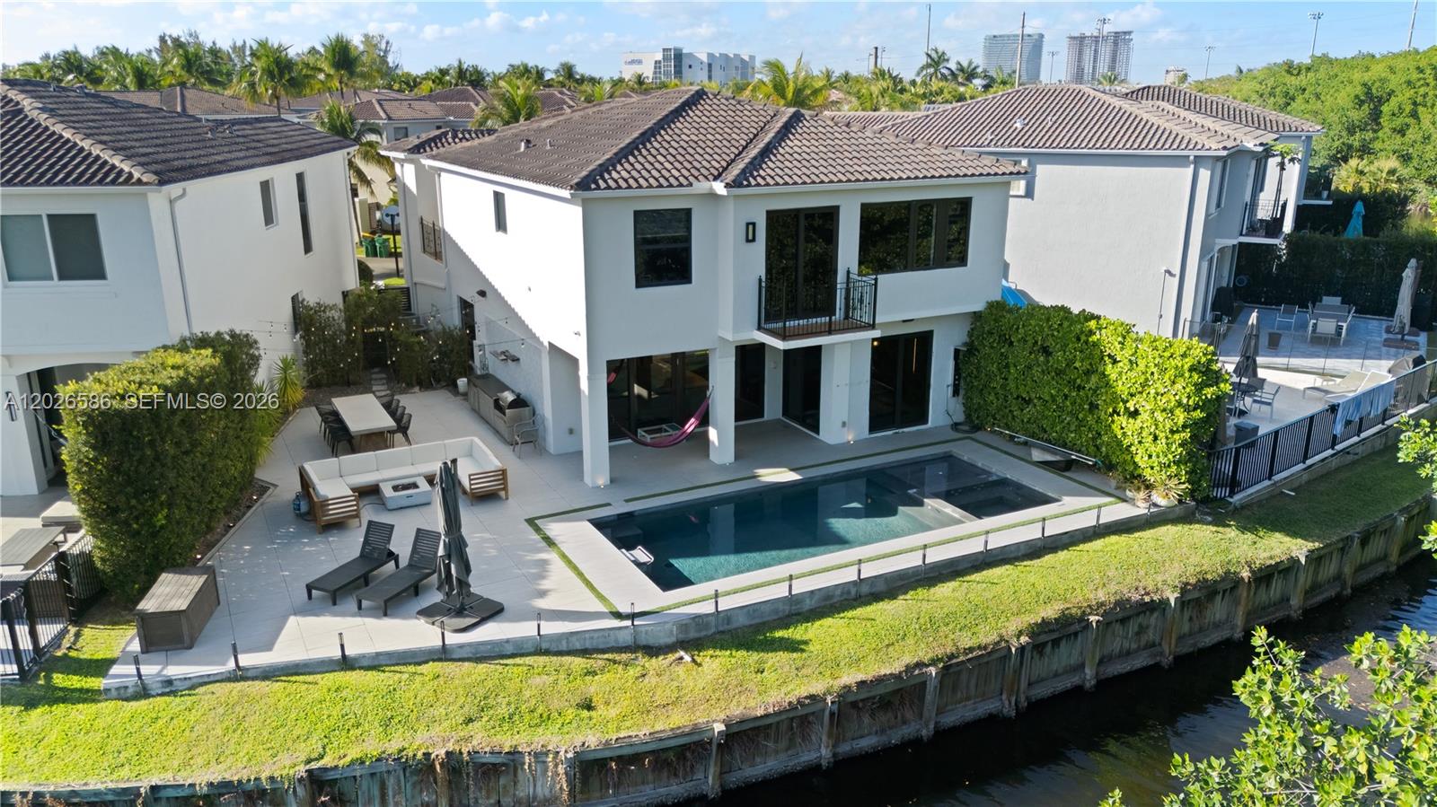 3294 NE 211th Ter, Aventura FL 33180
