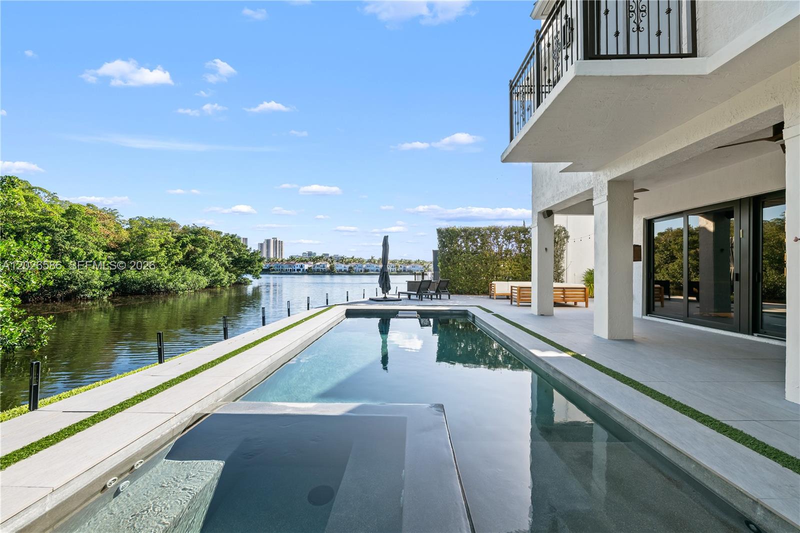 3294 NE 211th Ter, Aventura FL 33180