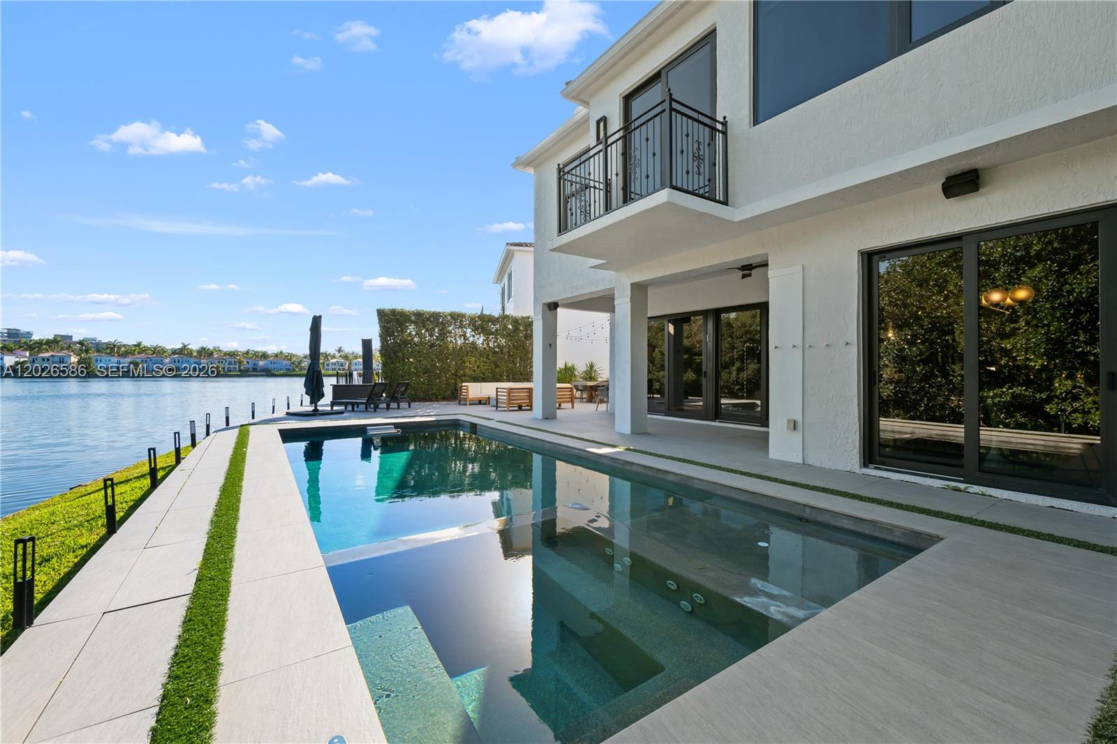 3294 NE 211th Ter, Aventura FL 33180