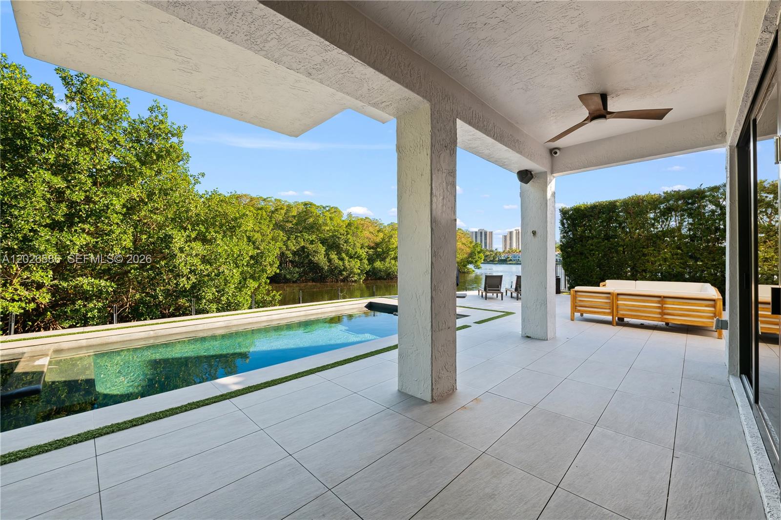 3294 NE 211th Ter, Aventura FL 33180