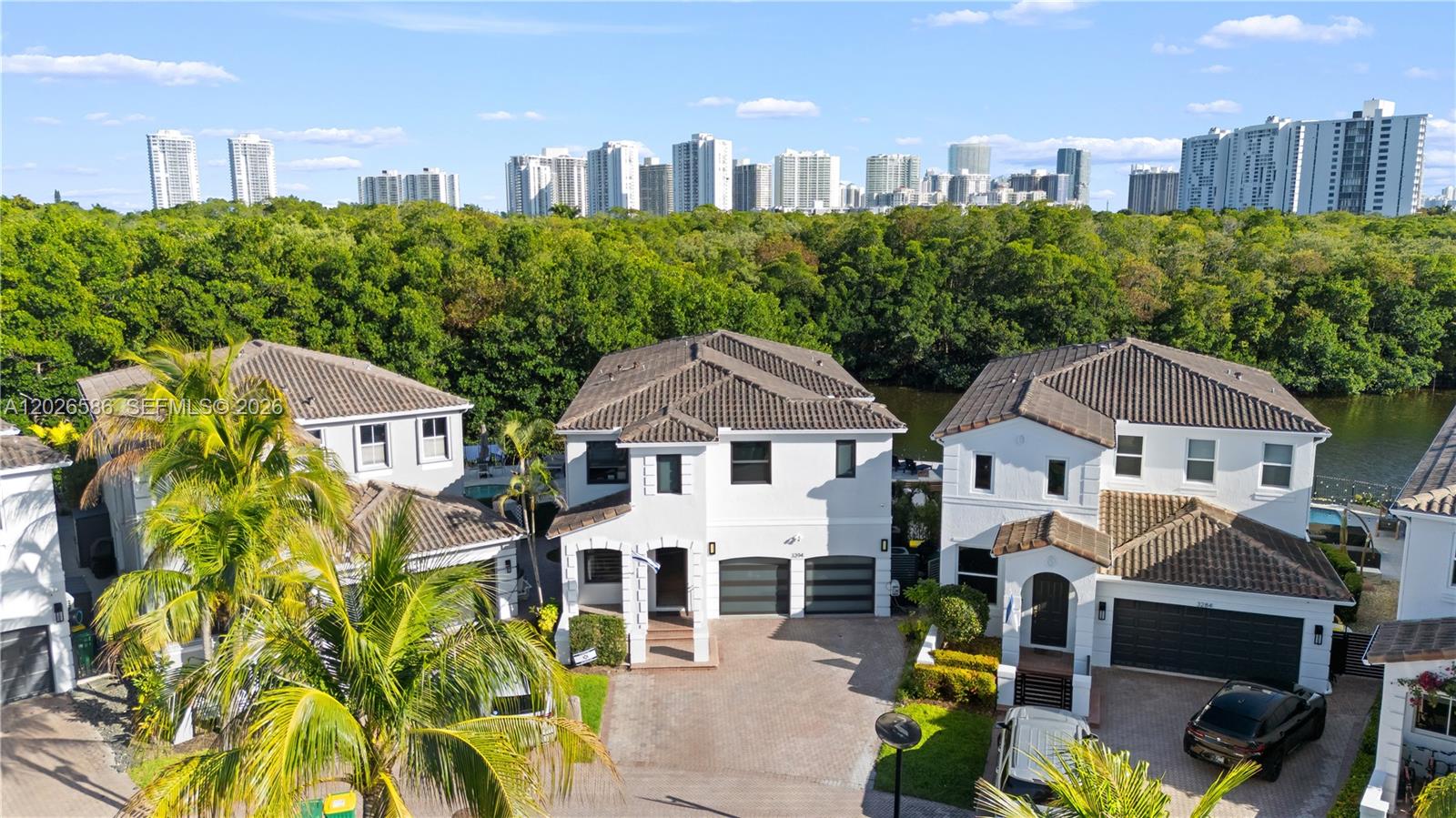 3294 NE 211th Ter, Aventura FL 33180