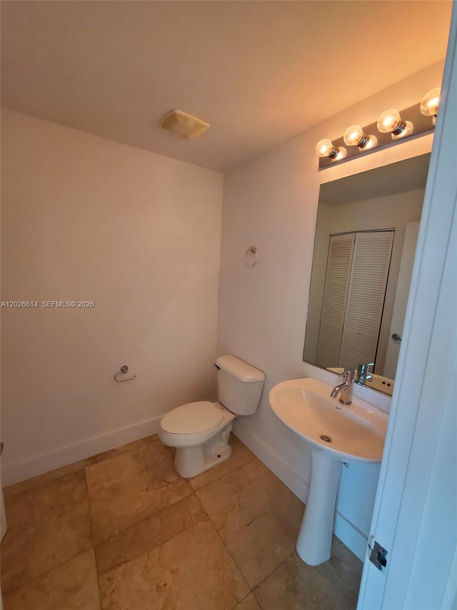 888 Biscayne Blvd #311, Miami FL 33132