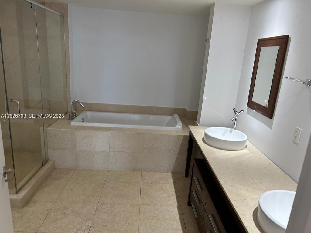 495 Brickell Ave #3203, Miami FL 33131