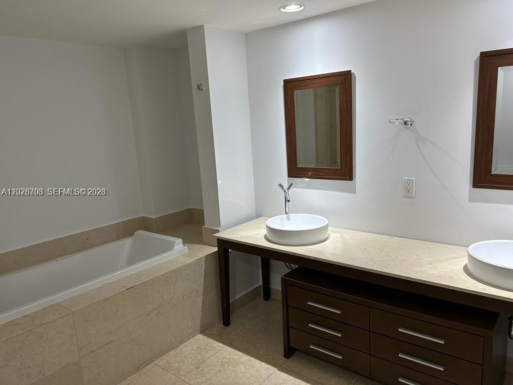 495 Brickell Ave #3203, Miami FL 33131