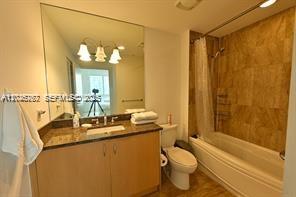 300 S Biscayne Blvd #T-2609, Miami FL 33131