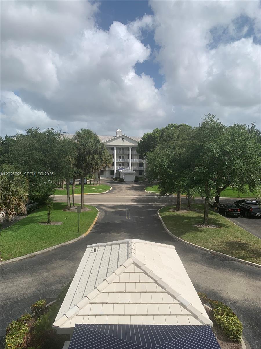 1705 Whitehall Dr #304, Davie FL 33324