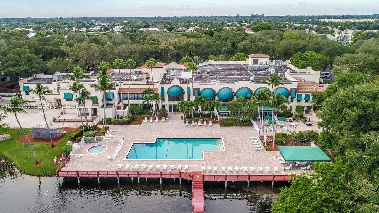 1705 Whitehall Dr #304, Davie FL 33324