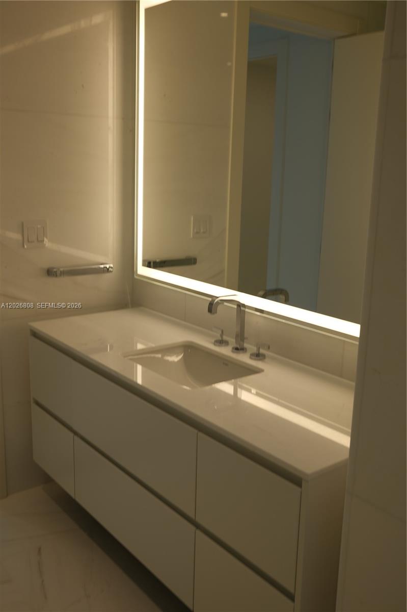 300 Biscayne Boulevard Way #2509W, Miami FL 33131