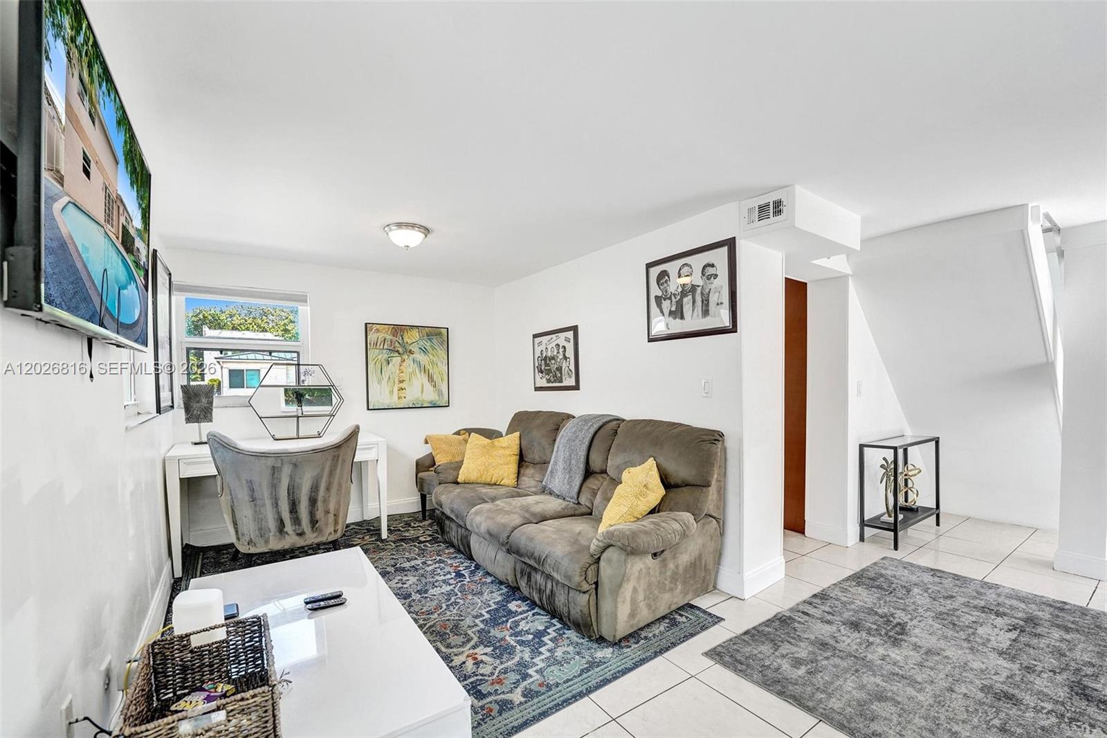 712 SW 7th terr, Hallandale Beach FL 33009