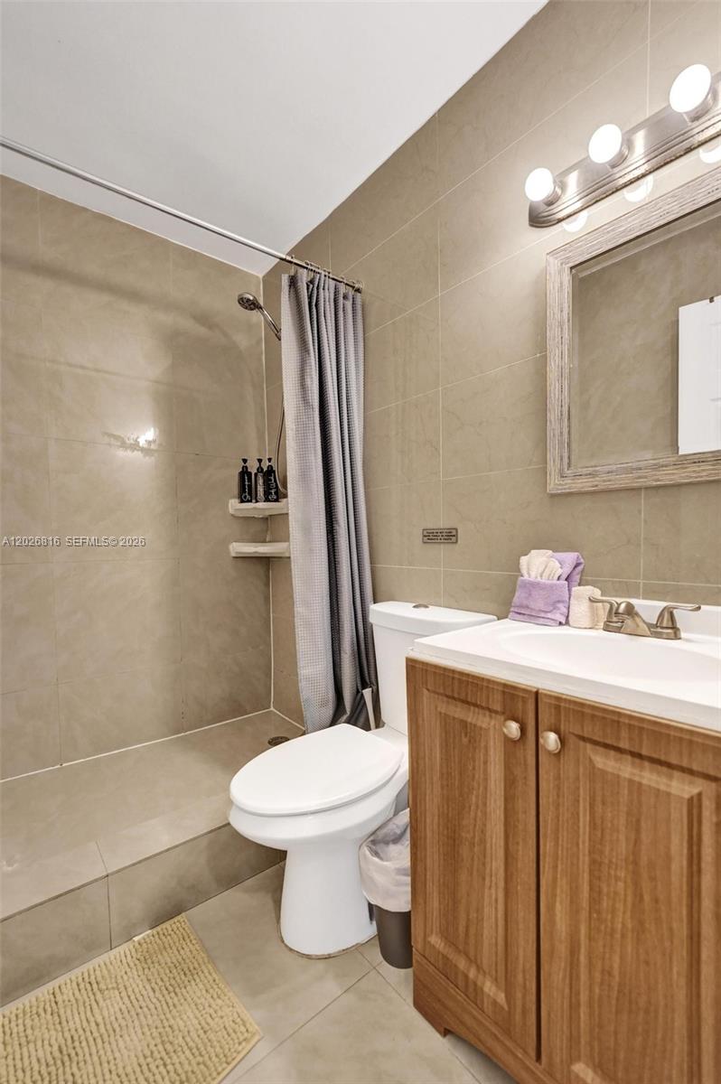 712 SW 7th terr, Hallandale Beach FL 33009