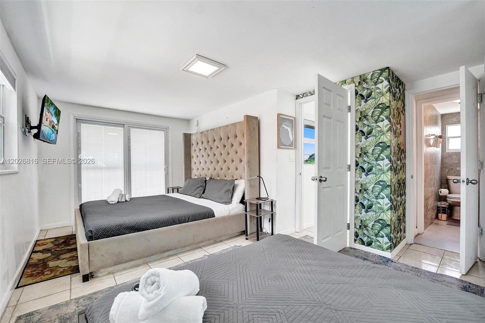 712 SW 7th terr, Hallandale Beach FL 33009