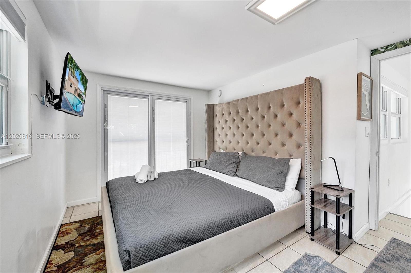 712 SW 7th terr, Hallandale Beach FL 33009